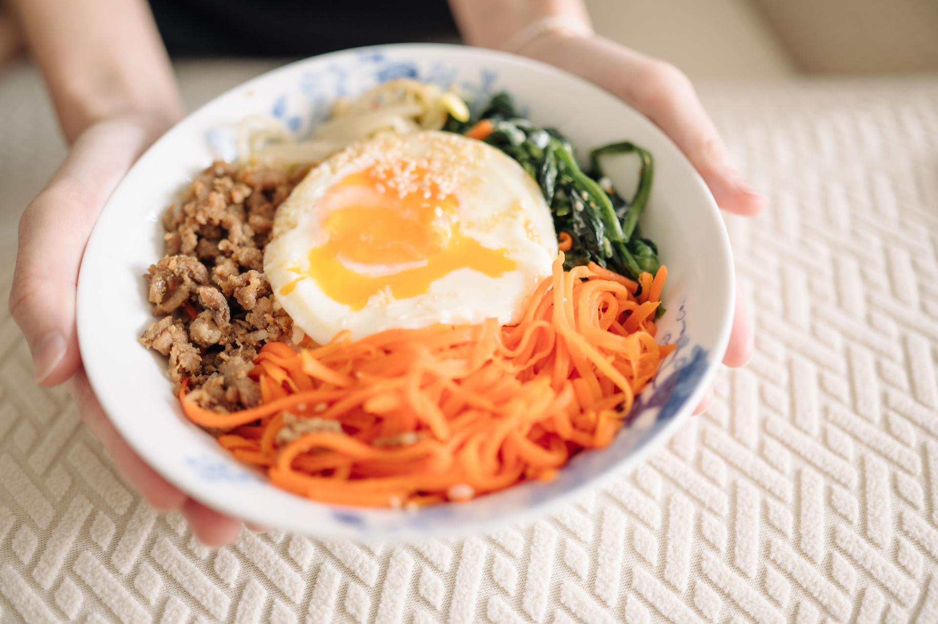 traditional bibimbap bowl showcasing fresh ingredients at home